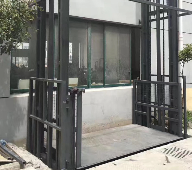 万安导轨式施工升降机助力民生工程提速增效